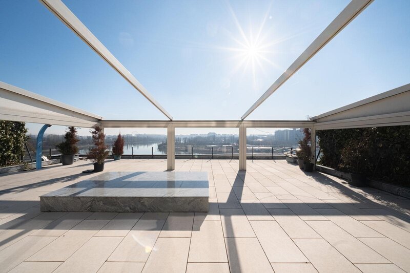 Lacul Tei, Laguna Residence