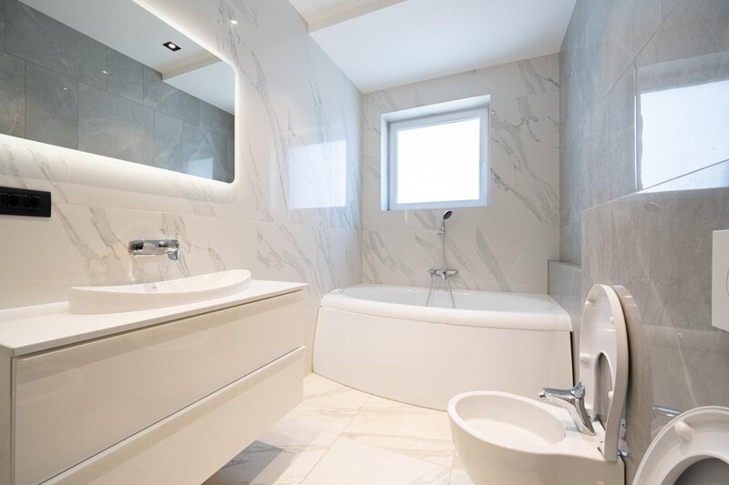 Lacul Tei, Laguna Residence